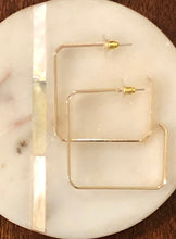 Load image into Gallery viewer, Matte Gold Square Curved Hoop Earrings