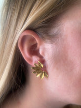 Load image into Gallery viewer, Gold Fan Earrings